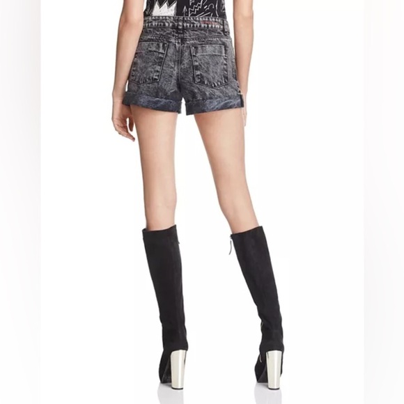Alice and Olivia Justeen Acid Wash Black Denim High Rise Cuff Jean Shorts EUC 30 - Picture 2 of 9